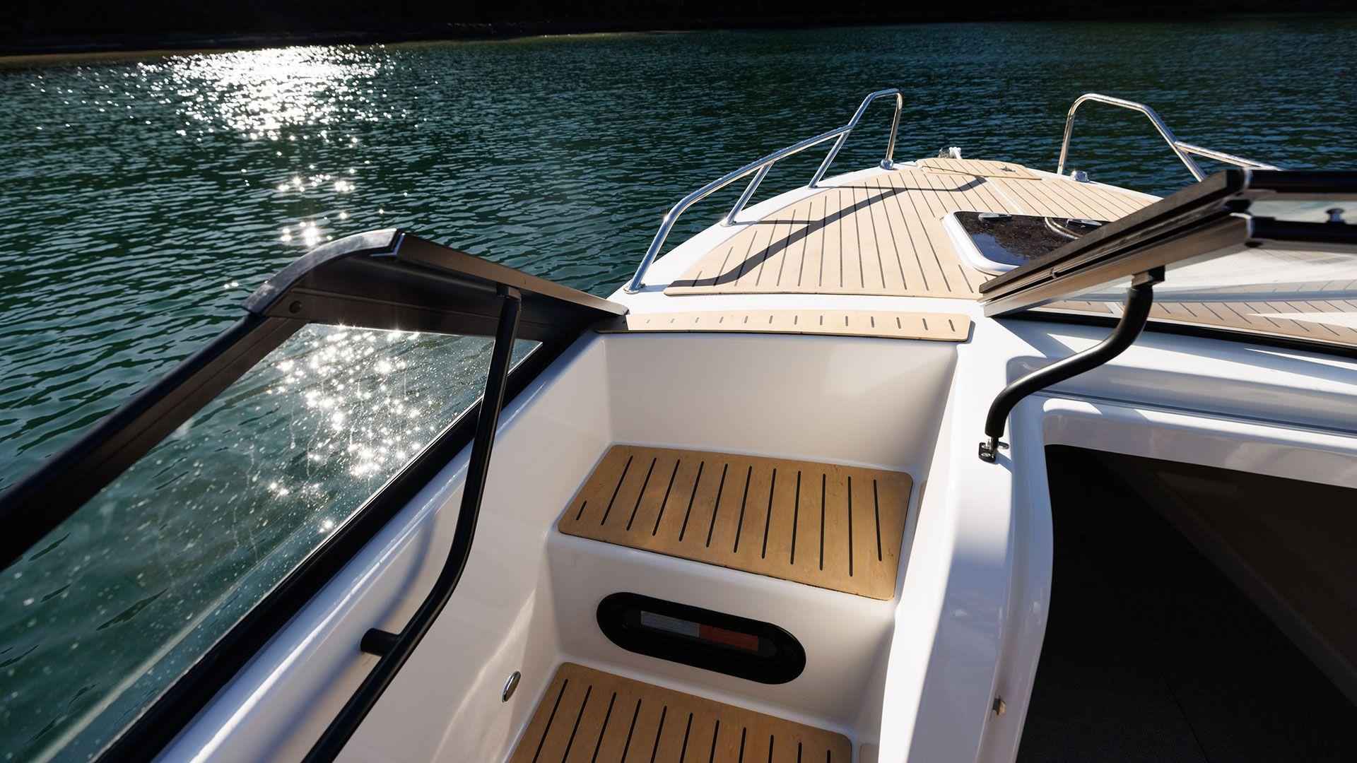 Quicksilver-675-Cruiser-Internal-5_10_11zon